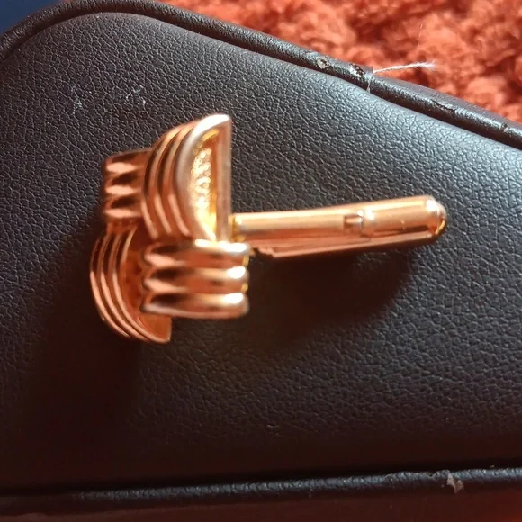 Vintage Golden Cuff Links - Picture 2 of 4